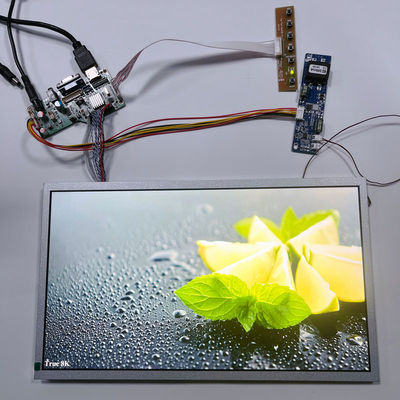 Schermo LCD da 15,6'' leggibile alla luce solare con luminanza di 1500cd/m², risoluzione 1920x1080 e display a 16,7 milioni di colori per uso esterno